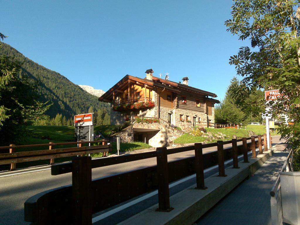 ホテルCasa Alpina Sant'Apollinare ファルカーデ エクステリア 写真