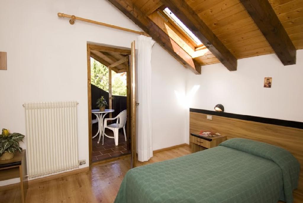 ホテルCasa Alpina Sant'Apollinare ファルカーデ 部屋 写真